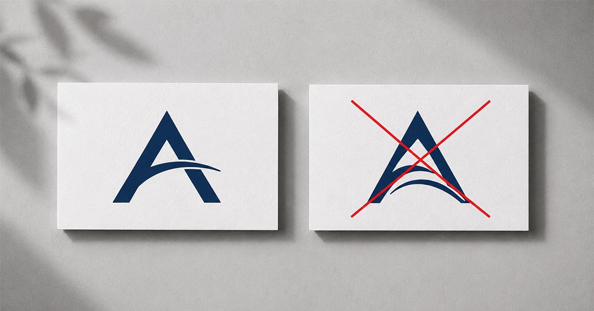 Twee logo's naast elkaar: een origineel logo links en een nagebootst logo rechts met een rood kruis erdoorheen